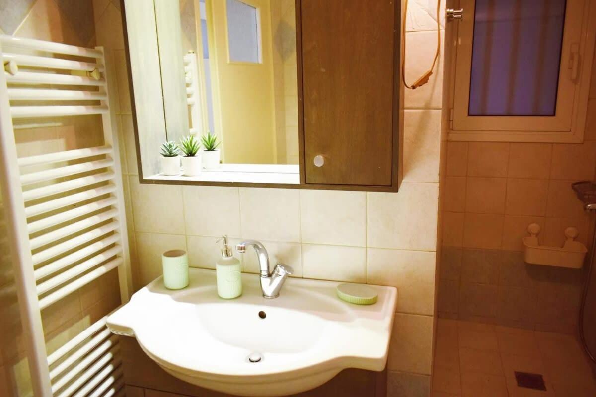 Stylish Apt In The Historic Heart Of The City Atenas Exterior foto